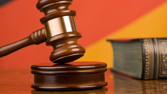 Não é reincidente réu condenado por porte de drogas para uso próprio, decide STJ